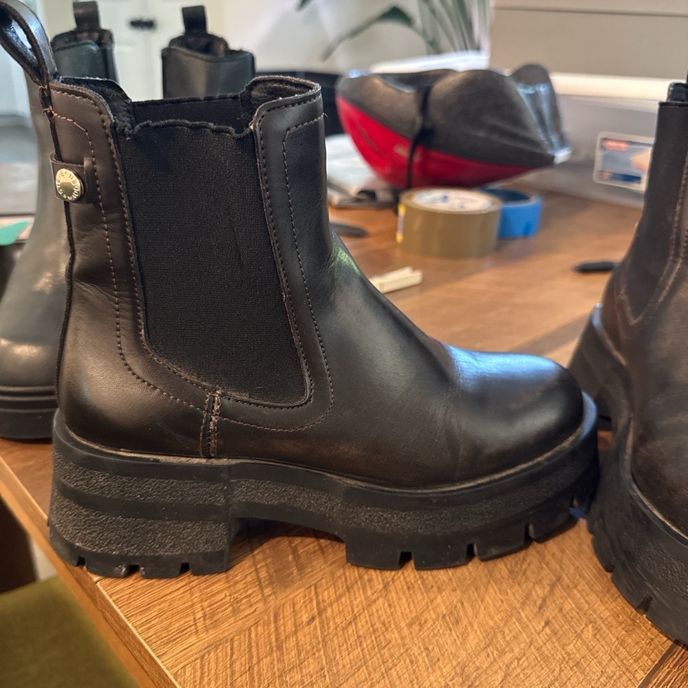 Steve Madden distressed Leather Boots